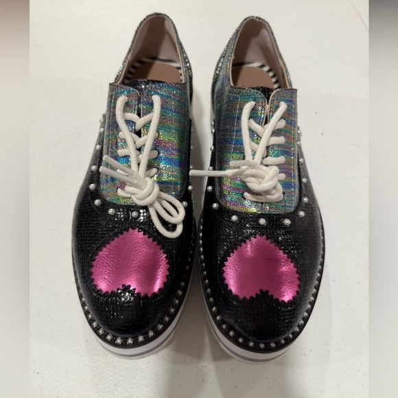 Betsey Johnson Black Iridescent Shoes with Pink Heart - Picture 5 of 13
